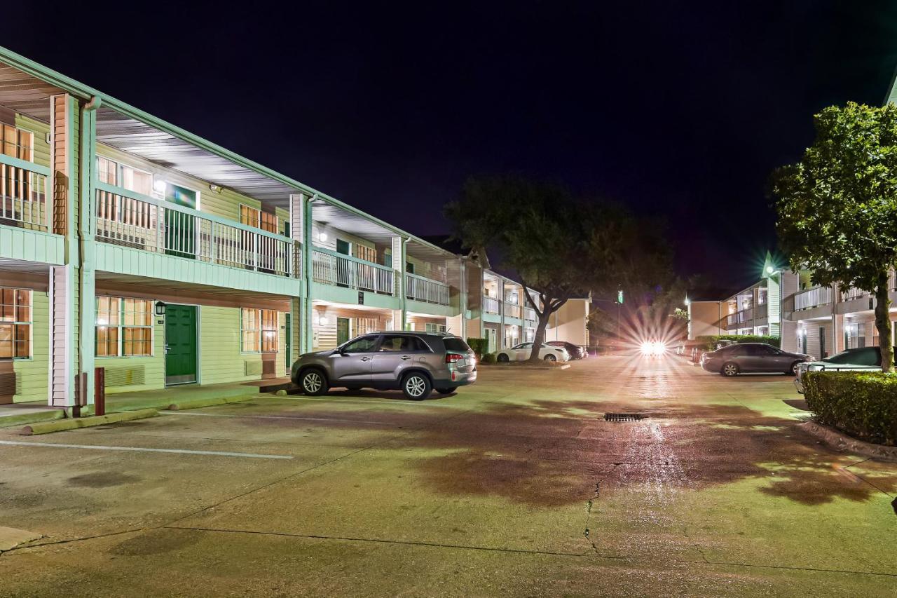 Hometowne Studios By Red Roof Dallas - North Addison - Tollway Ngoại thất bức ảnh